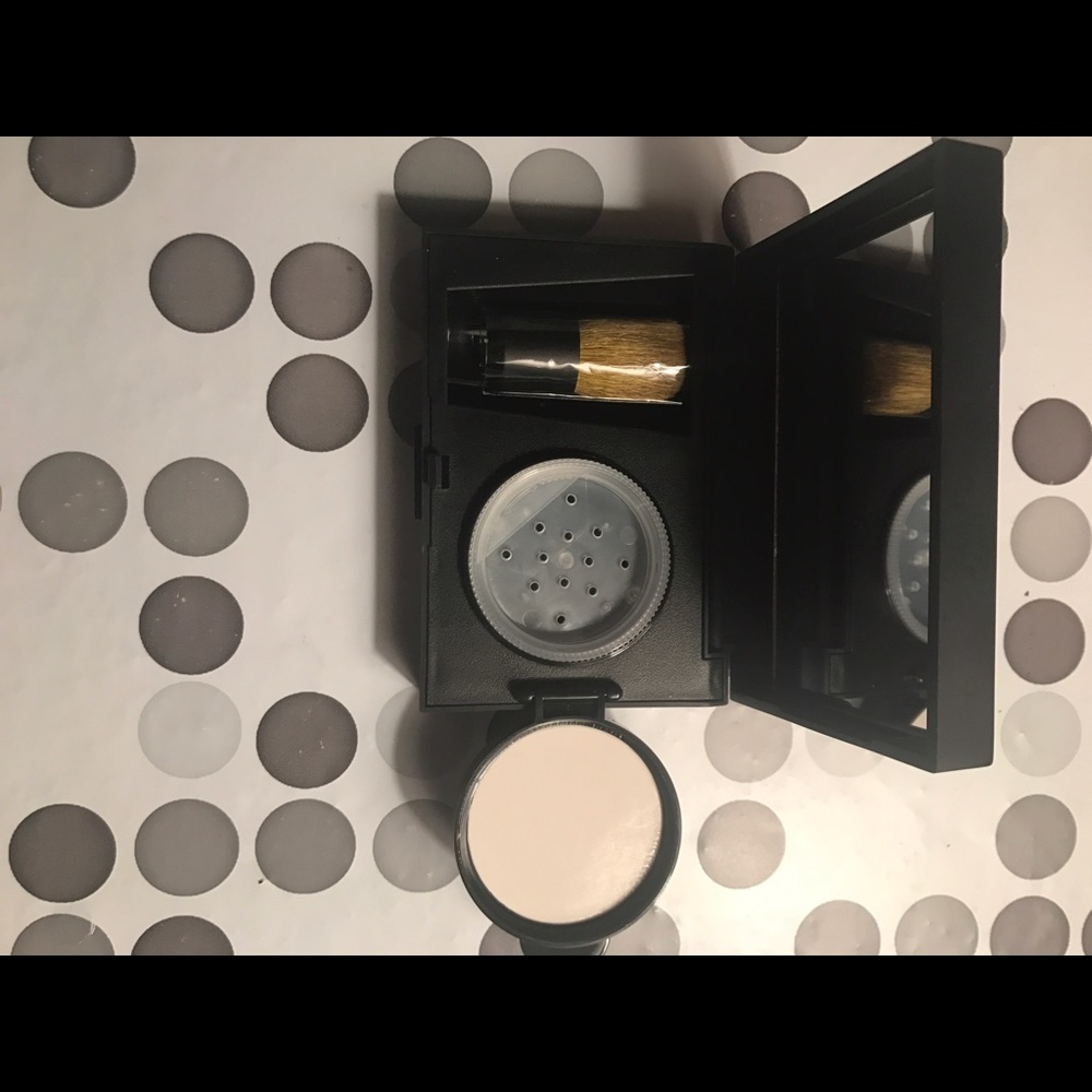 Bare Minerals Travel Compact
