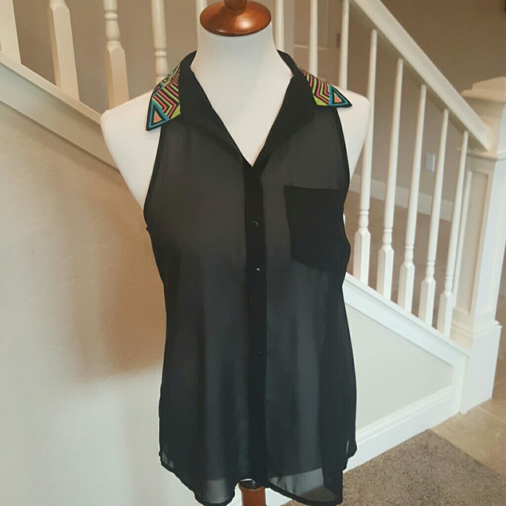 Guess top size small