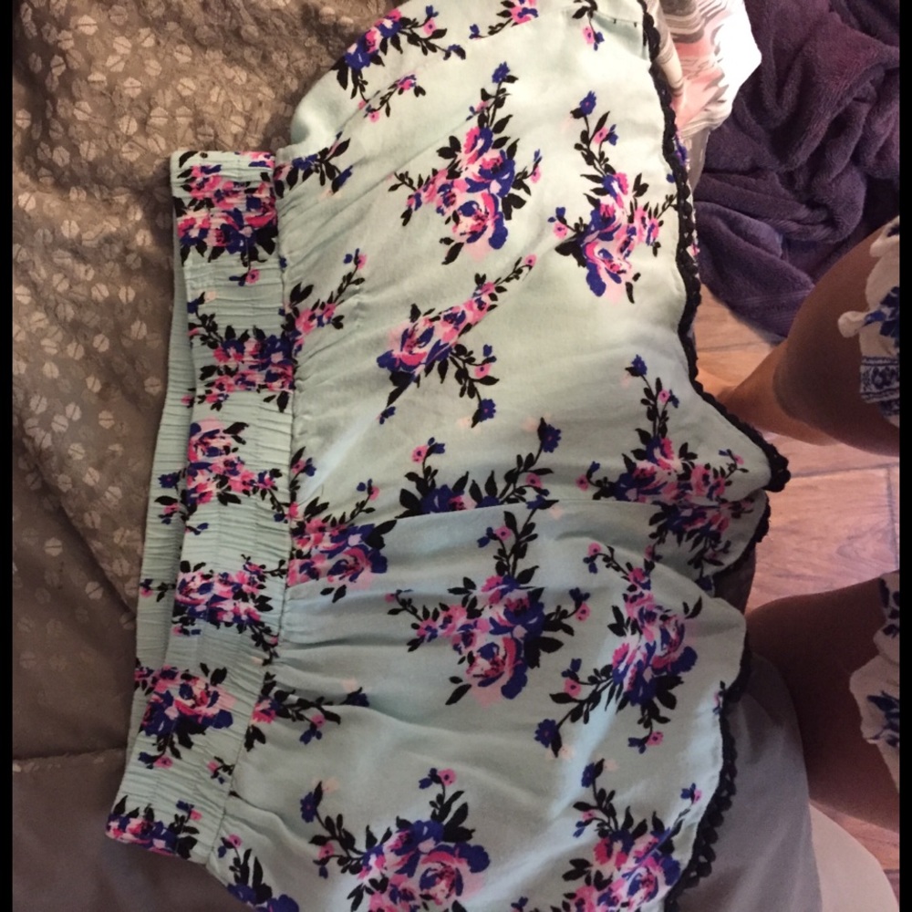 Charlotte Russe mint flower shorts