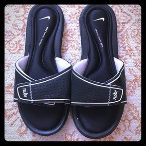 Nike comfort flat sandals