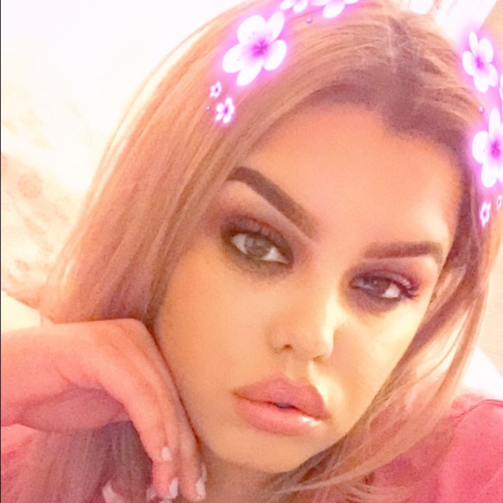 Meet your Posher, Dana