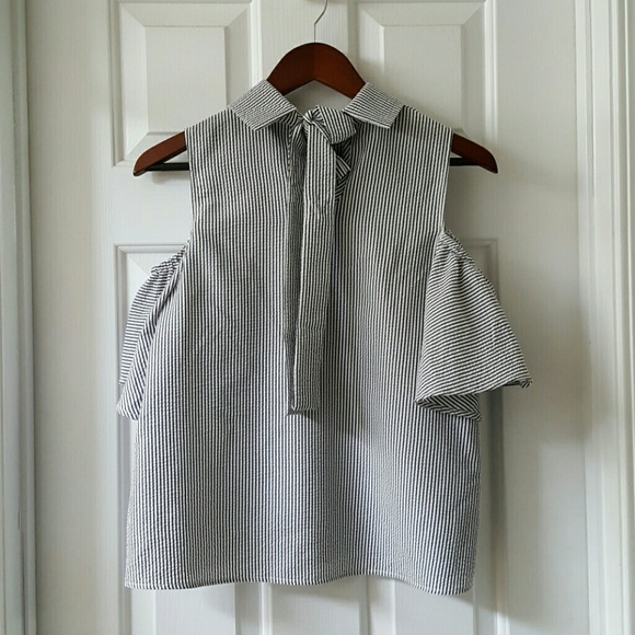 [REDUCED] Cold Shoulder Poplin Top - Picture 6 of 8