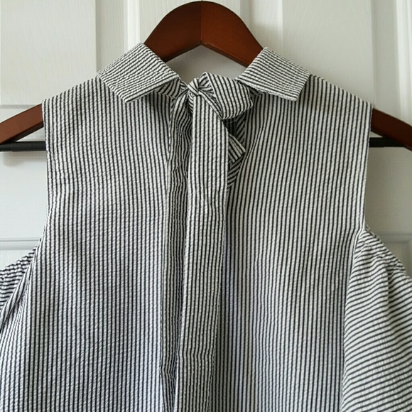 [REDUCED] Cold Shoulder Poplin Top - Picture 7 of 8