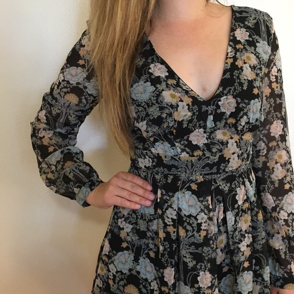 Juniors Floral Chiffon Romper - Picture 3 of 8