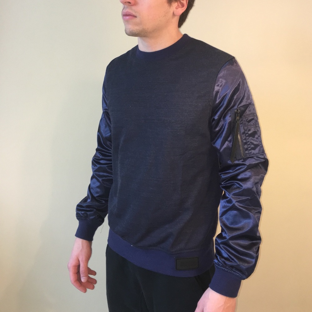 Navy bkue sweatshirt with nylon sleeves