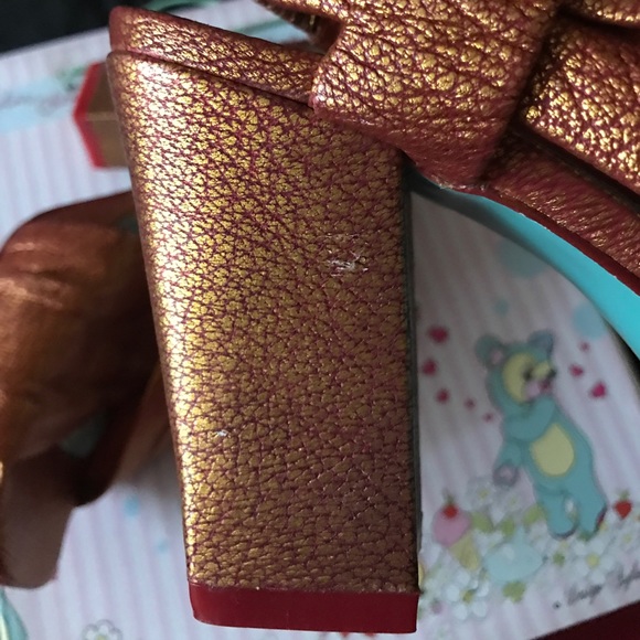 Shoes - Picture 3 of 4