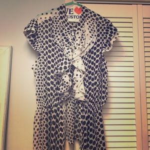 Shorty sleeve black and white polka dots