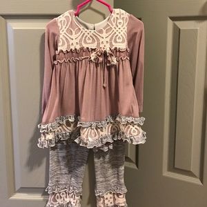 Isobella and Chloe set 2T excellent condition