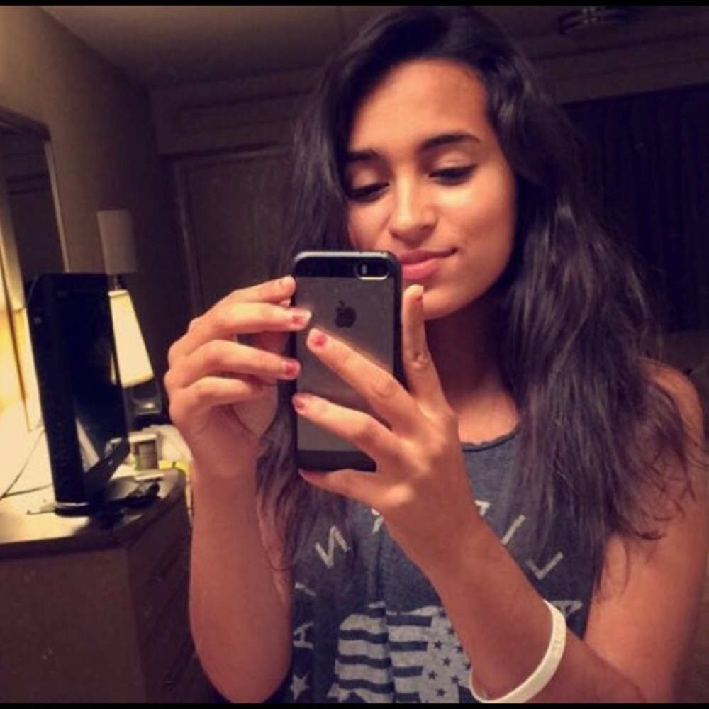 Meet your Posher, Claudia