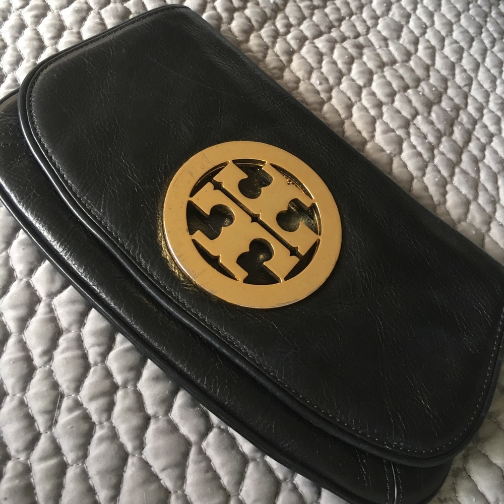 Tory Burch logo clutch