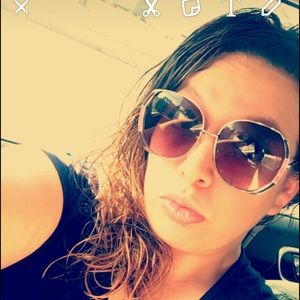 Meet your Posher, Yvette