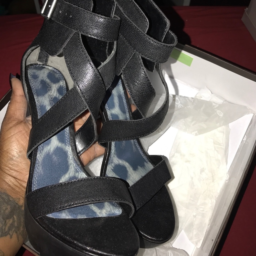 Heels - Picture 3 of 3