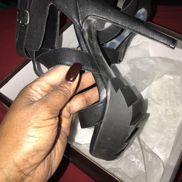 Heels - Picture 2 of 3