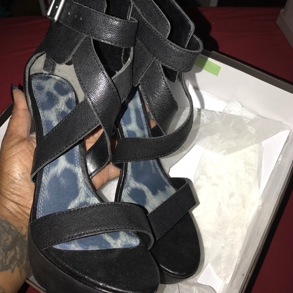 Heels - Picture 3 of 3