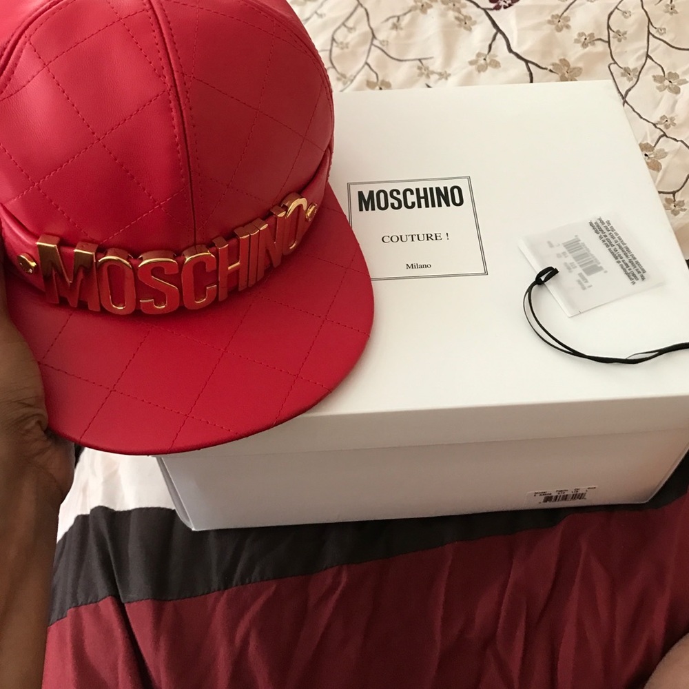 Moschino hat
