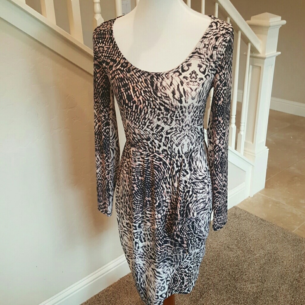 Beautiful dress in New condition size medium