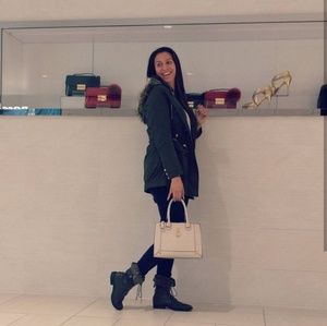 Meet your Posher, Ashley