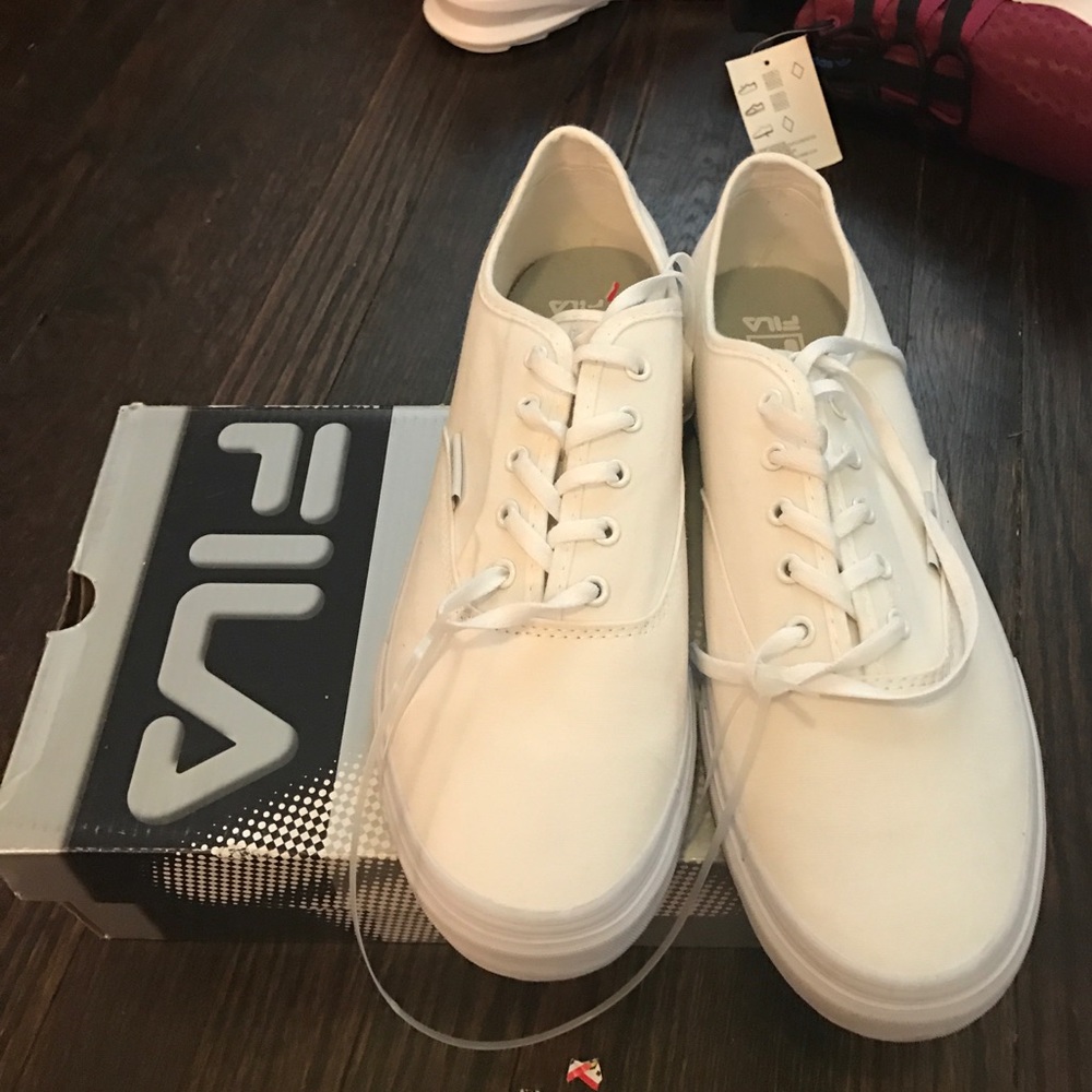 FILA WHITE SNEAKERS FOR MEN! BNEW!!!!