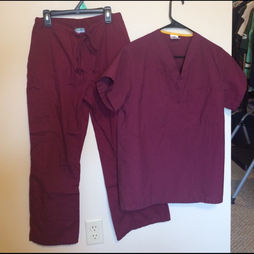 SOLD on Ⓜ️erc. BUNDLE: Maroon Scrubs