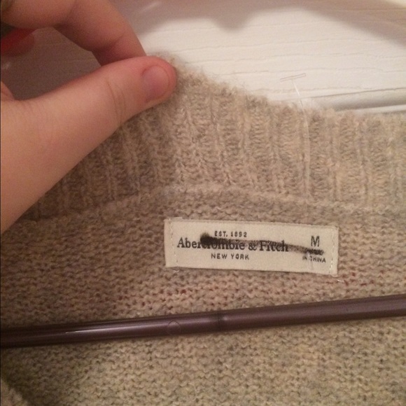 Abercrombie and Fitch Penguin Sweater - Picture 3 of 5