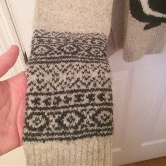 Abercrombie and Fitch Penguin Sweater - Picture 4 of 5