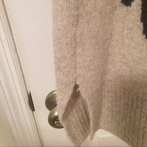 Abercrombie and Fitch Penguin Sweater - Picture 5 of 5