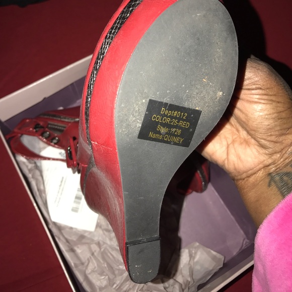 Sandals - Picture 2 of 2