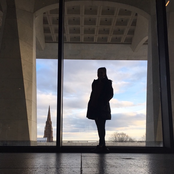 Meet your Posher, Gabrielle - Picture 1 of 1