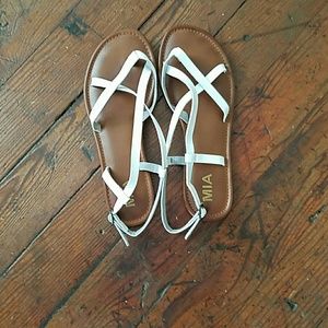 MIA White Cruise Sandals