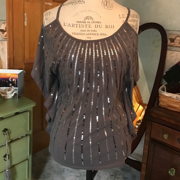 Sequin top with cutout shoulders - Picture 1 of 2