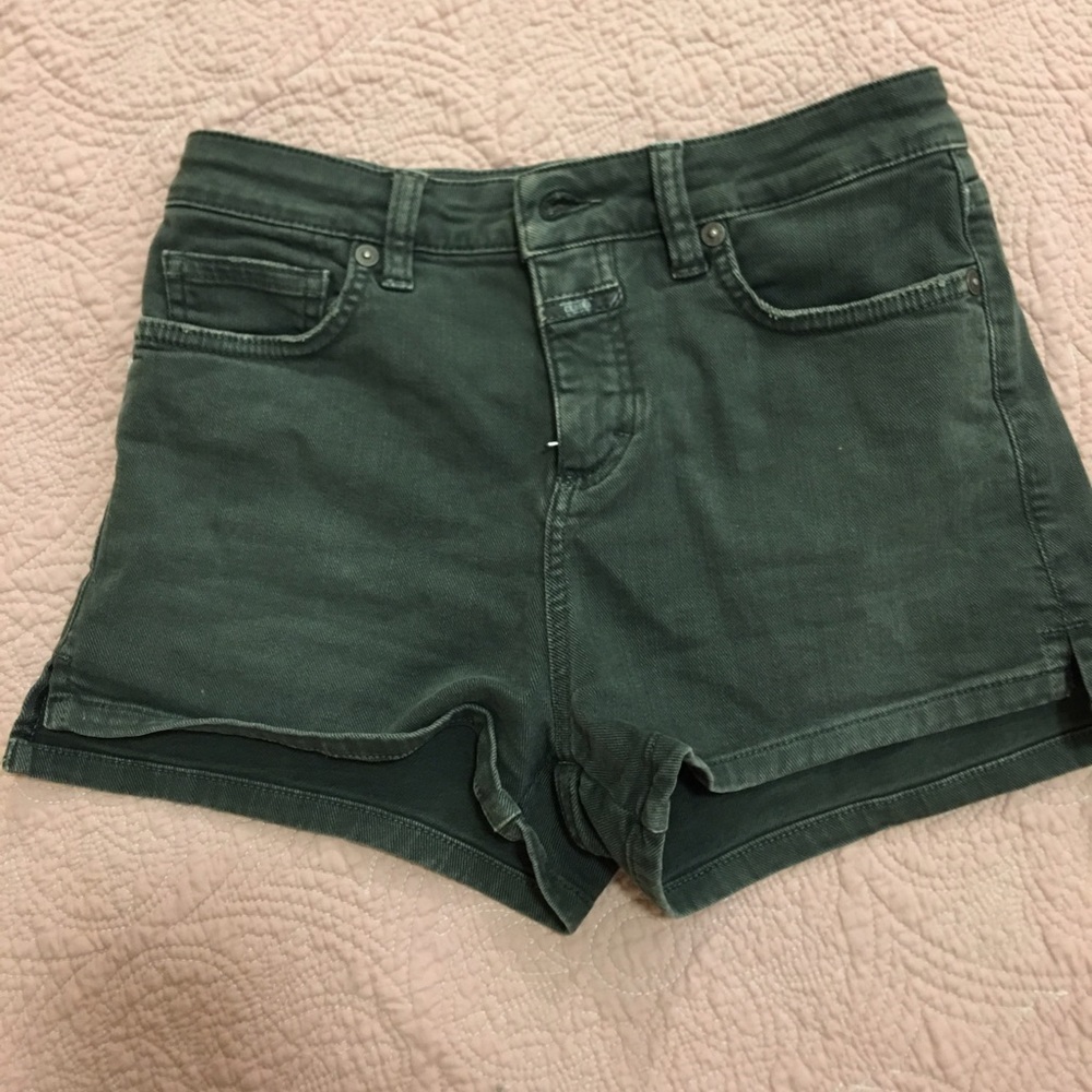 CLOSED OLIVE GREEN DENIM SHORTS SIZE 25
