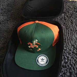 Never worn Miami Snapback with hat case !