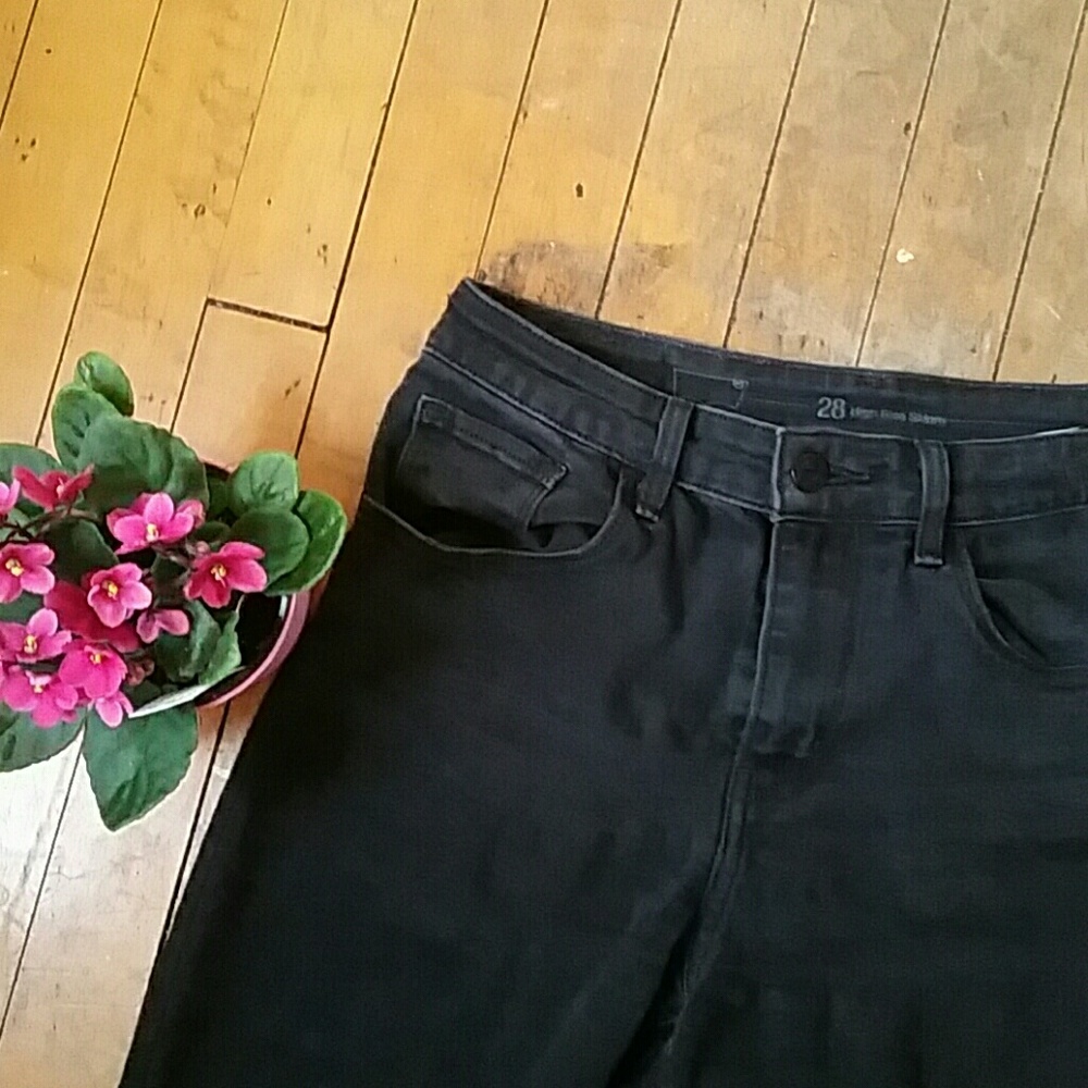 Genuine levis. High rise skinny jean.