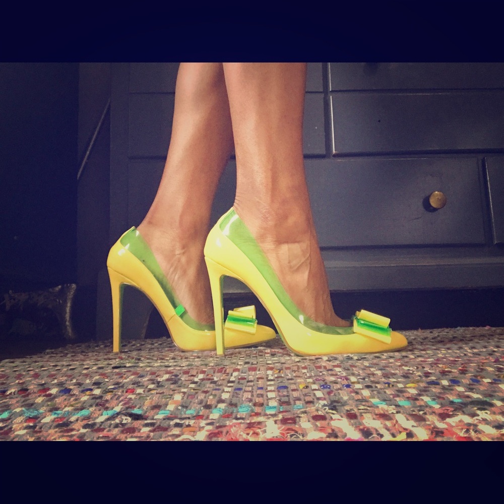 GORGEOUS KANDEE " LEMON N' LIME" PUMPS