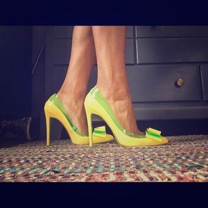 GORGEOUS KANDEE " LEMON N' LIME" PUMPS