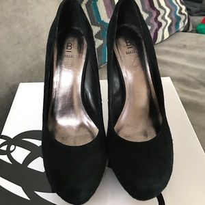 BAKERS BLACK SUEDE HEELS SIZE 7.5
