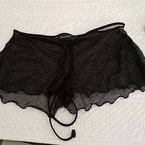 Black mesh cover up shorts Nwot sz L