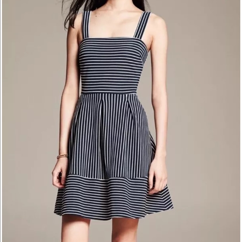 BANANA REPUBLIC FIT AND FLARE DRESS NAVY