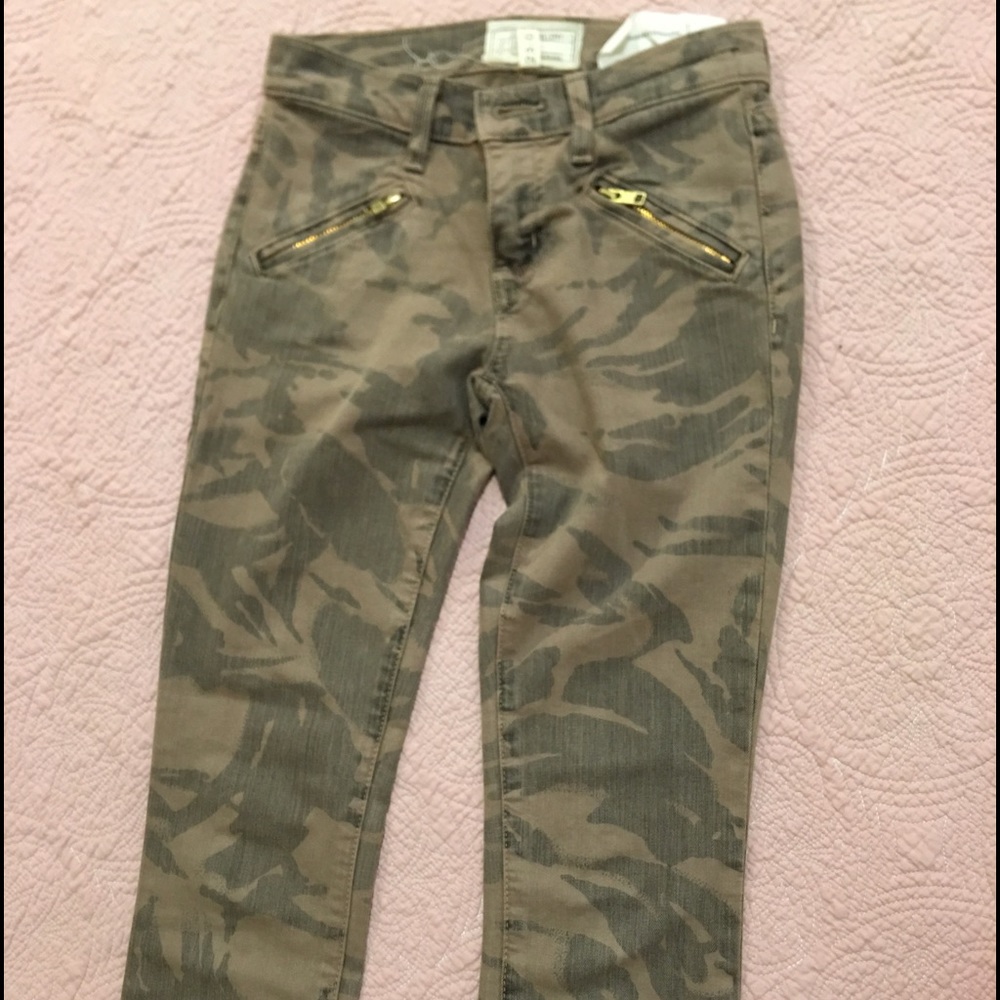 current elliott Camo Silverlake Zip Size 23/0