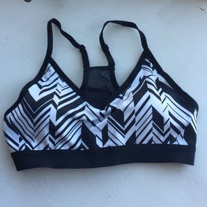 Nike sports bra in geometric pattern, size M