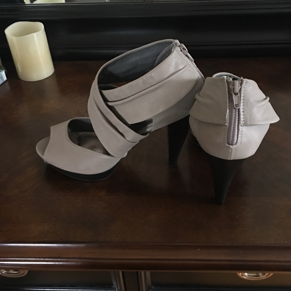 Taupe bandage open toe heel
