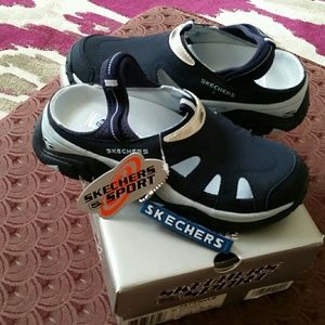 New in box skechers tennis sneaker/sandals