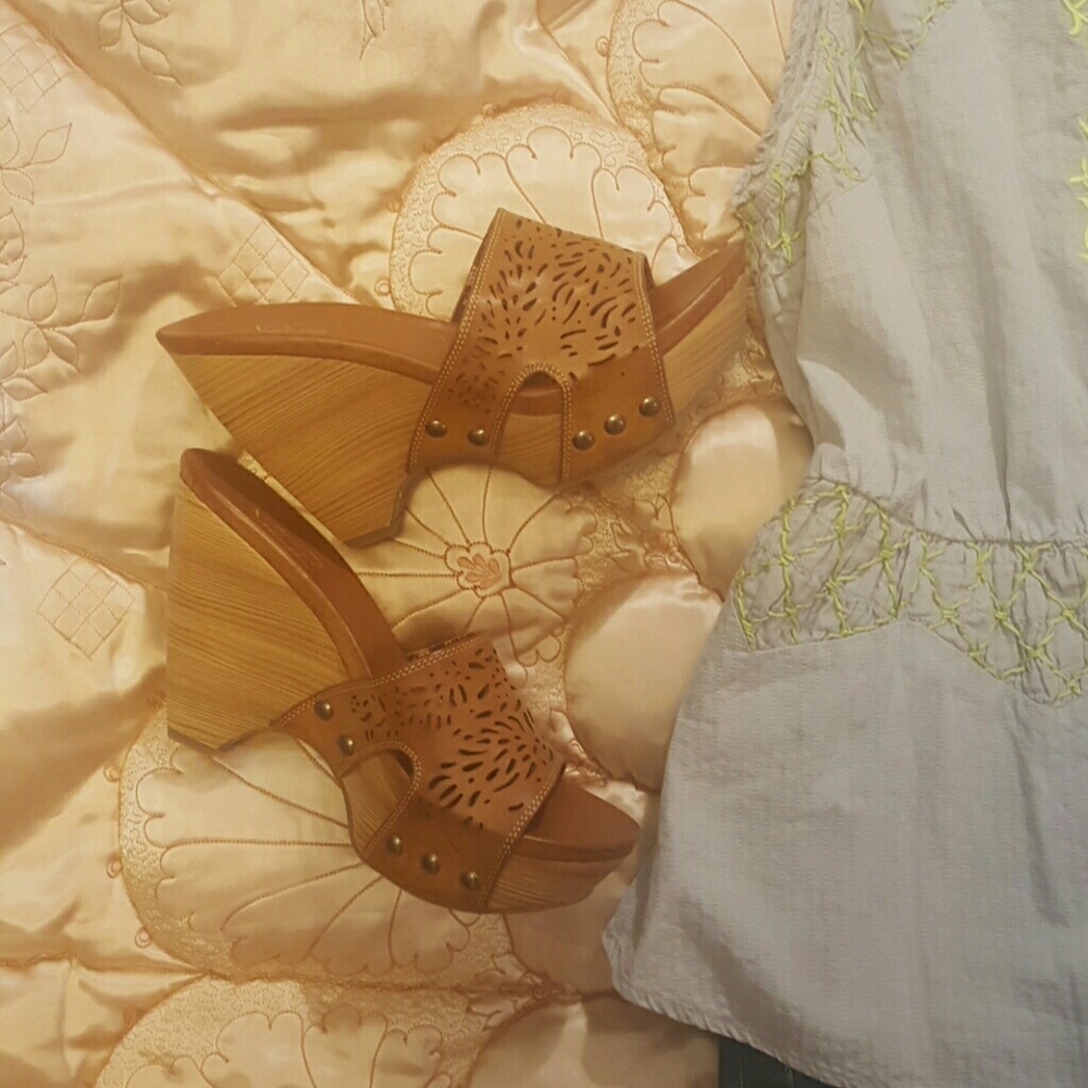 NWOT Anthropologie Wood leather clogs wedge 8