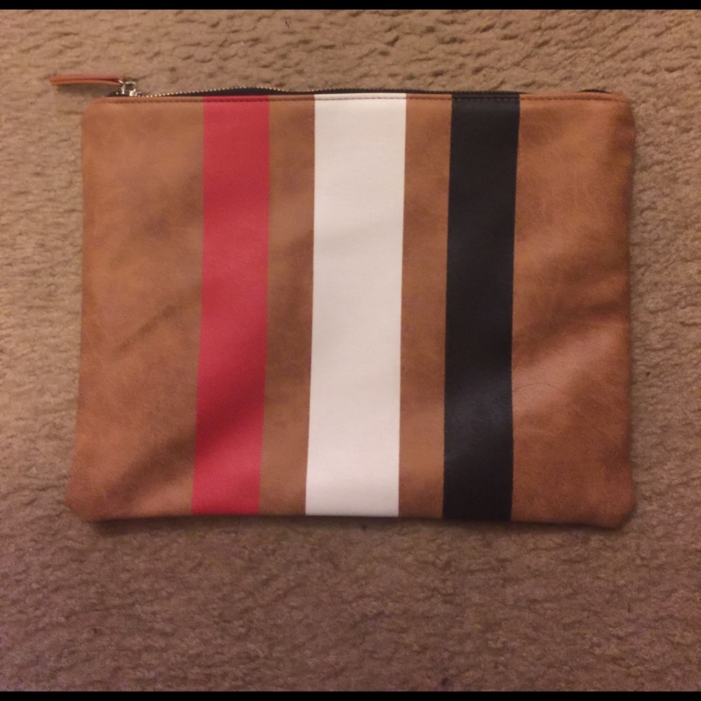 Three stripe clutch