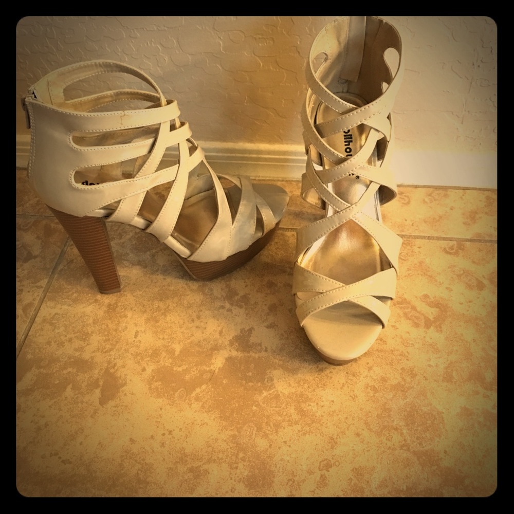 Selling tan heels size 9