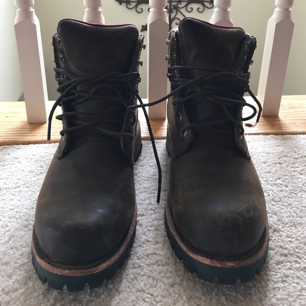 Slightly used Chippewa men's boots. Size 8.5