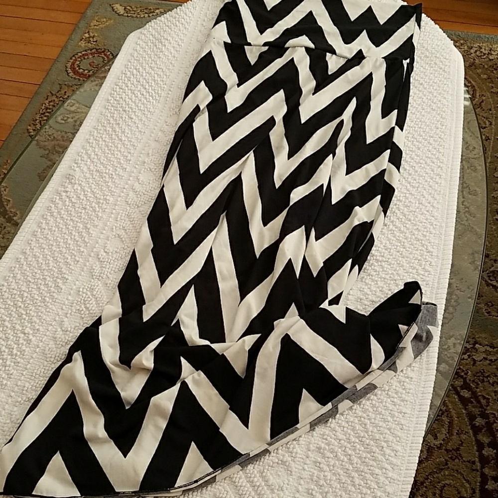 Black and white chevron multway coverup Nwot sz L