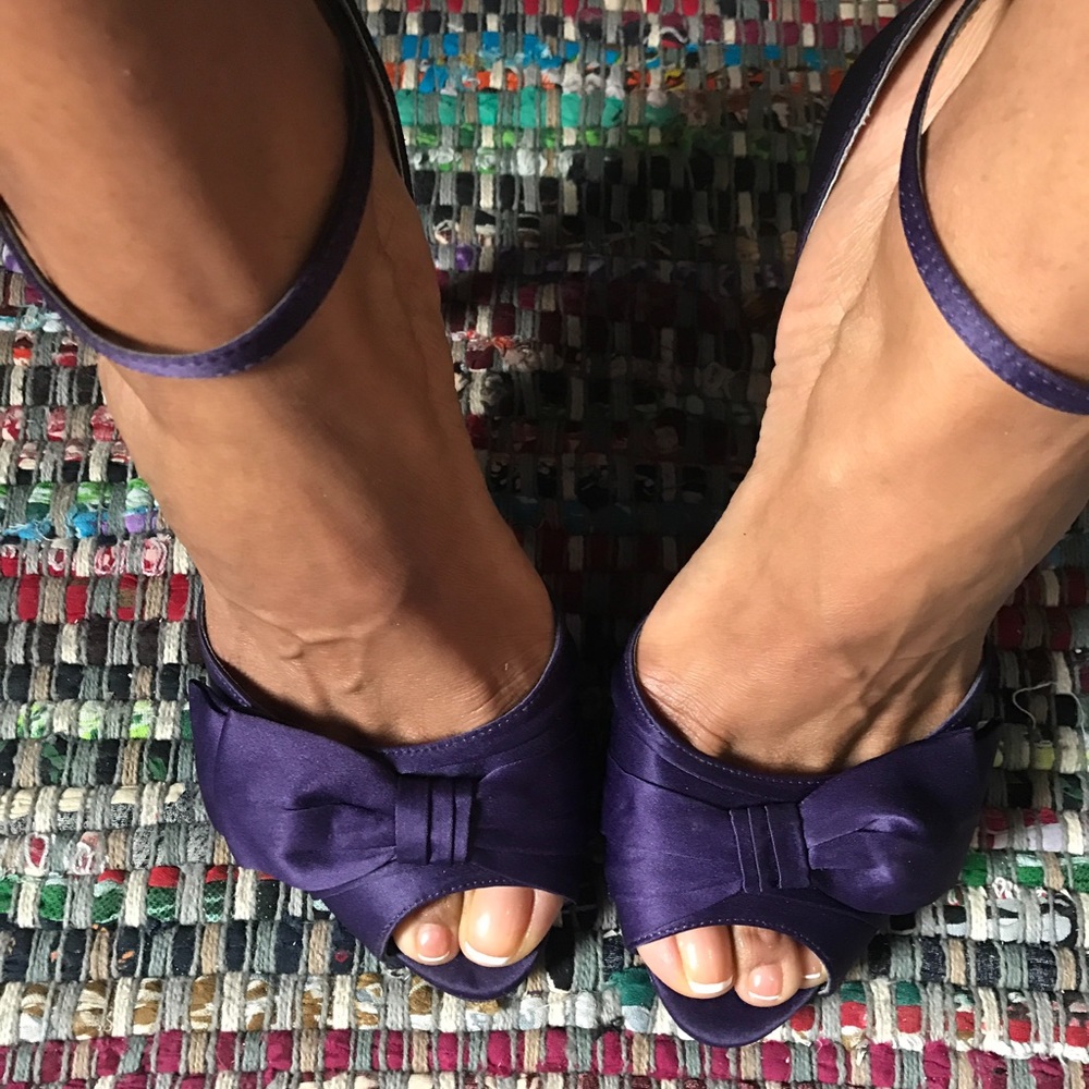 NINA " EMMYLOU- LS GRAPE LUSTER" SANDALS