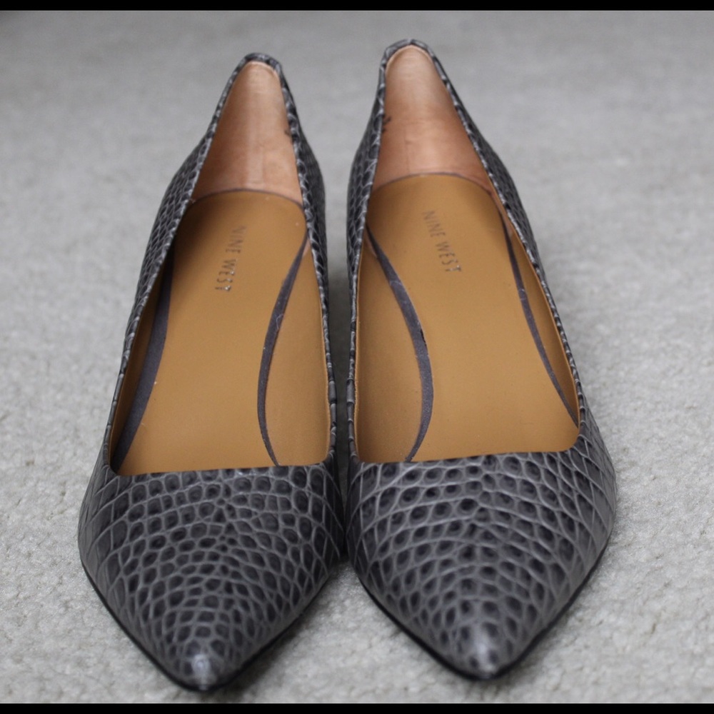 Gray croc Nine West heels