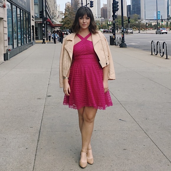 Meet your Posher, Taylor Rae - Picture 3 of 3